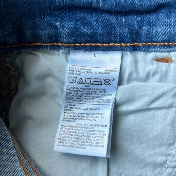 Old Navy distressed mid-rise boyfriend shorts size 6 B37 - Picture 4 of 9